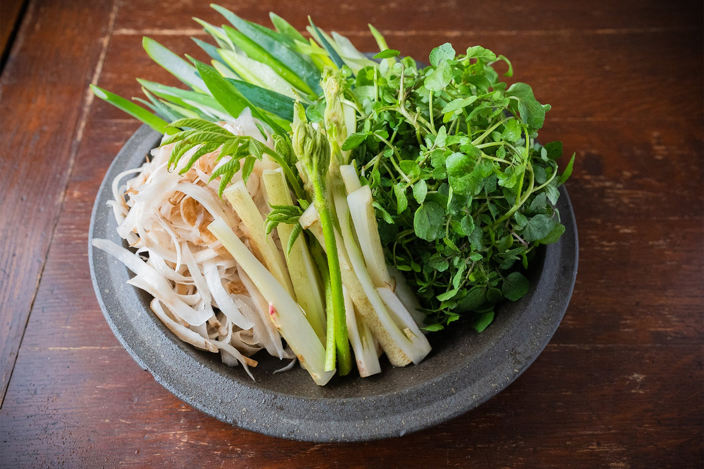 鴨鍋に合う野菜、春はクレソンと山うど。