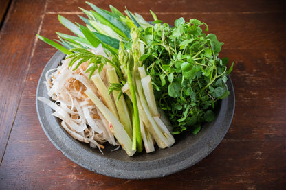 鴨鍋に合う野菜、春はクレソンと山うど。