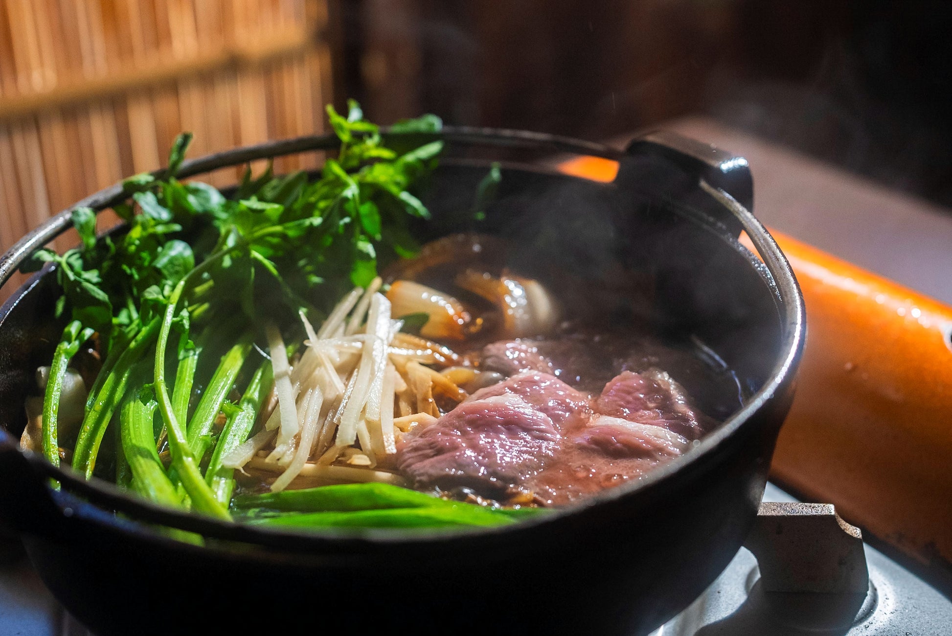 河内鴨とクレソン、新しょうがのすき焼き